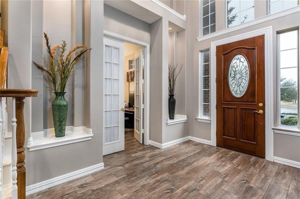 818 Stratford Dr - Photo 3 of 15