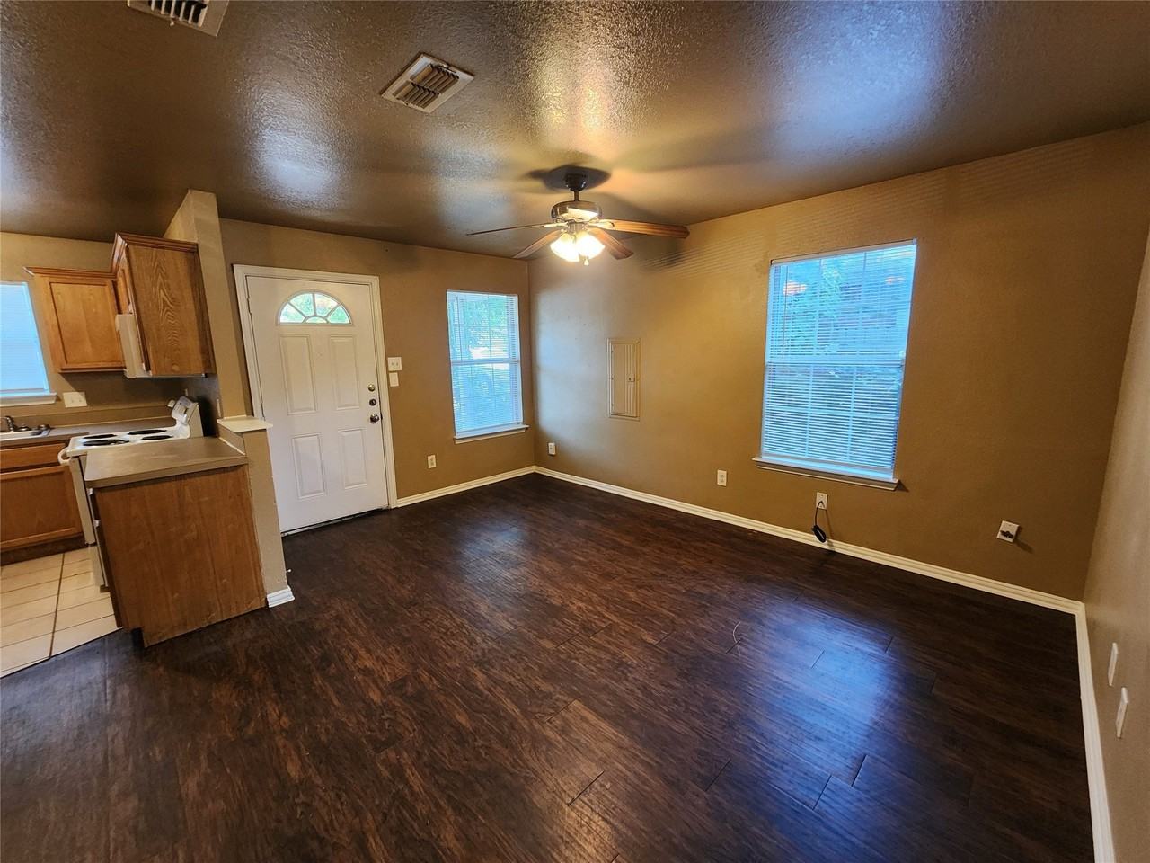2917 Van Horn Ave - Photo 3 of 20