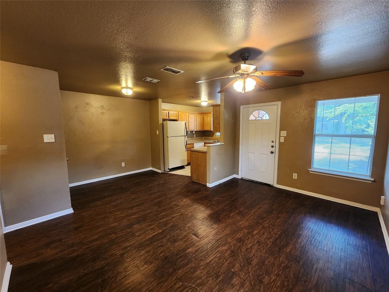 2917 Van Horn Ave - Photo 4 of 20