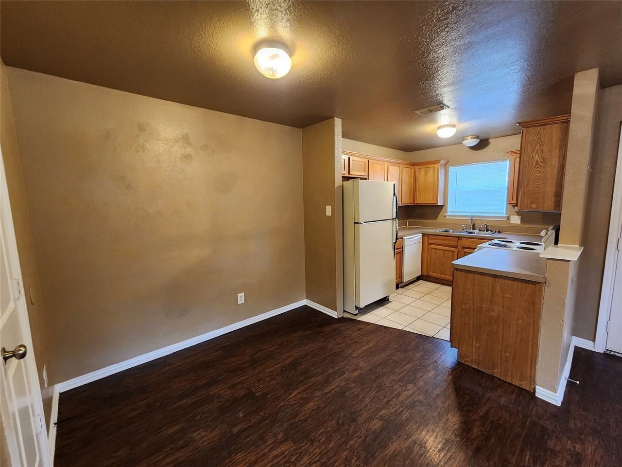 2917 Van Horn Ave - Photo 5 of 20