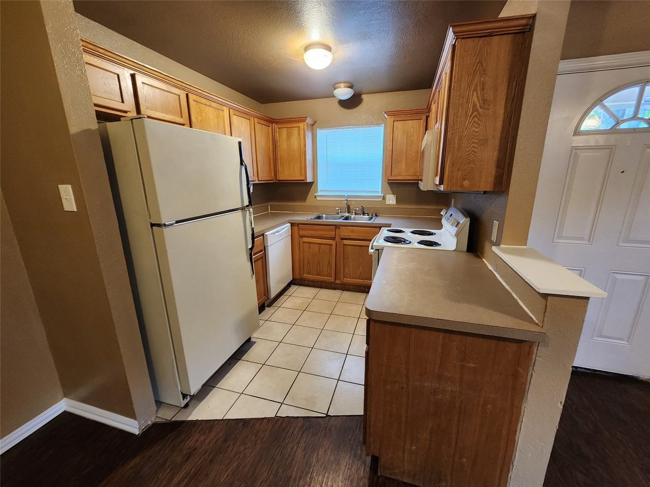 2917 Van Horn Ave - Photo 6 of 20