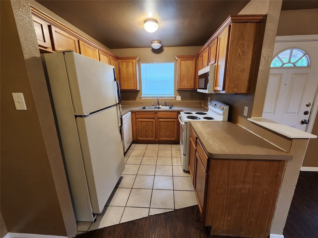 2917 Van Horn Ave - Photo 7 of 20
