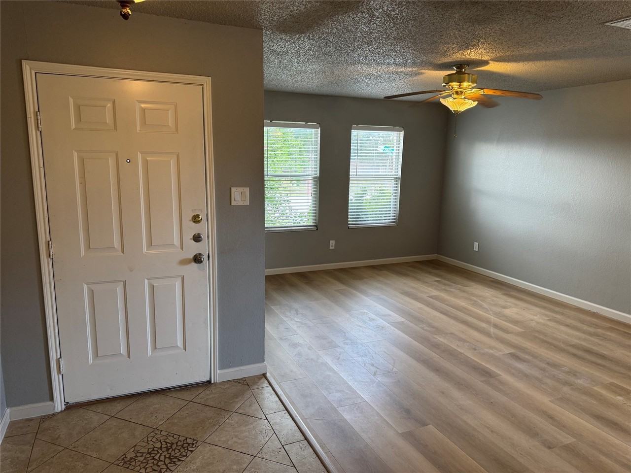 4612 Bellcrest Dr - Photo 5 of 38
