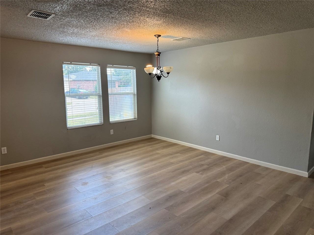 4612 Bellcrest Dr - Photo 6 of 38