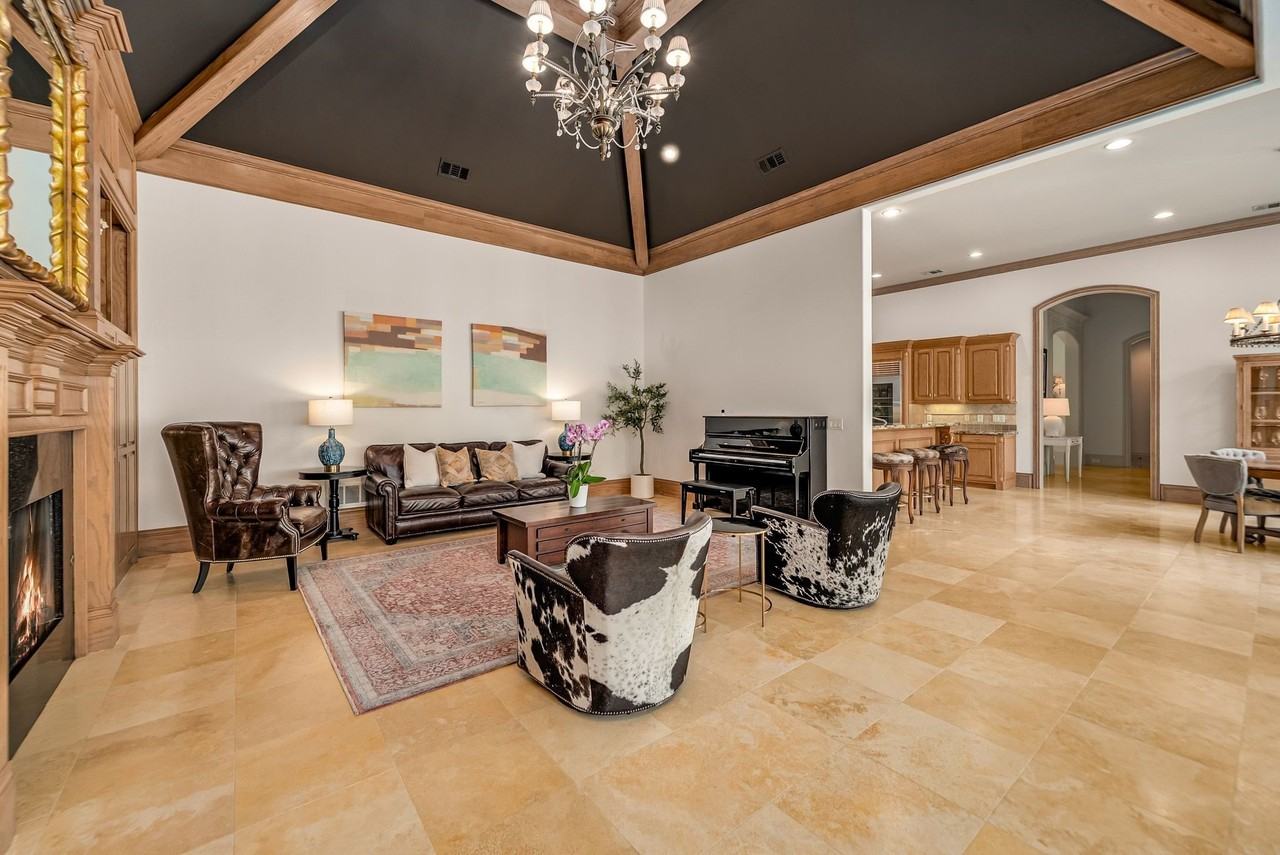 6049 Arrowhead Dr - Photo 4 of 40