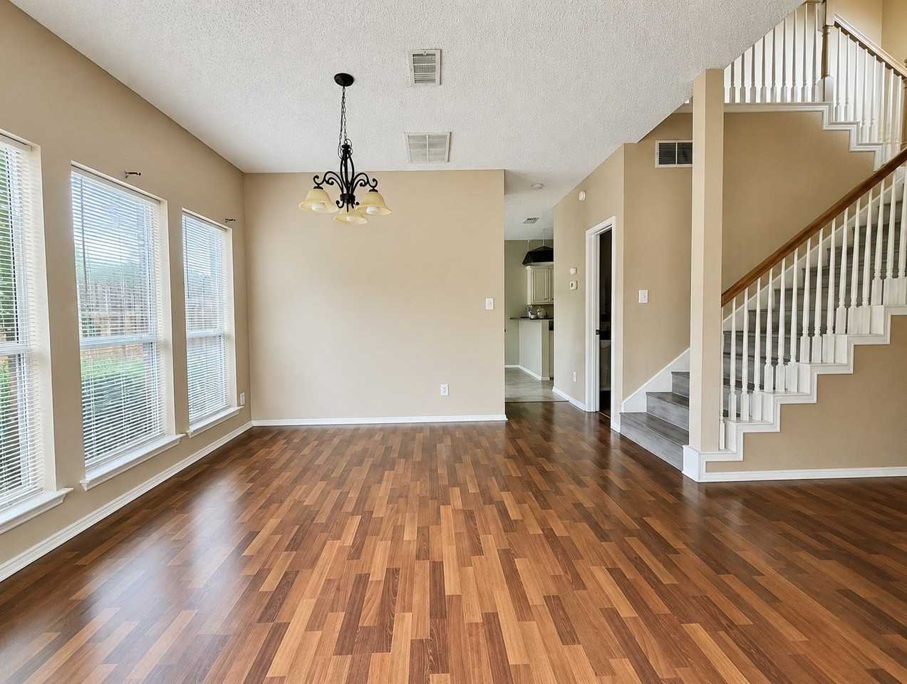 7900 Squire Ln - Photo 2 of 19
