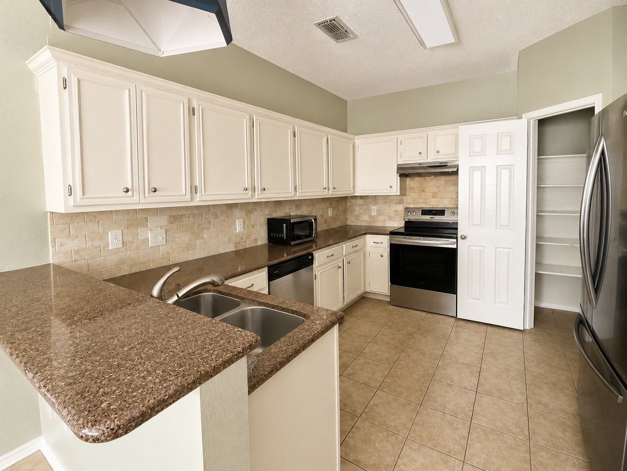 7900 Squire Ln - Photo 7 of 19