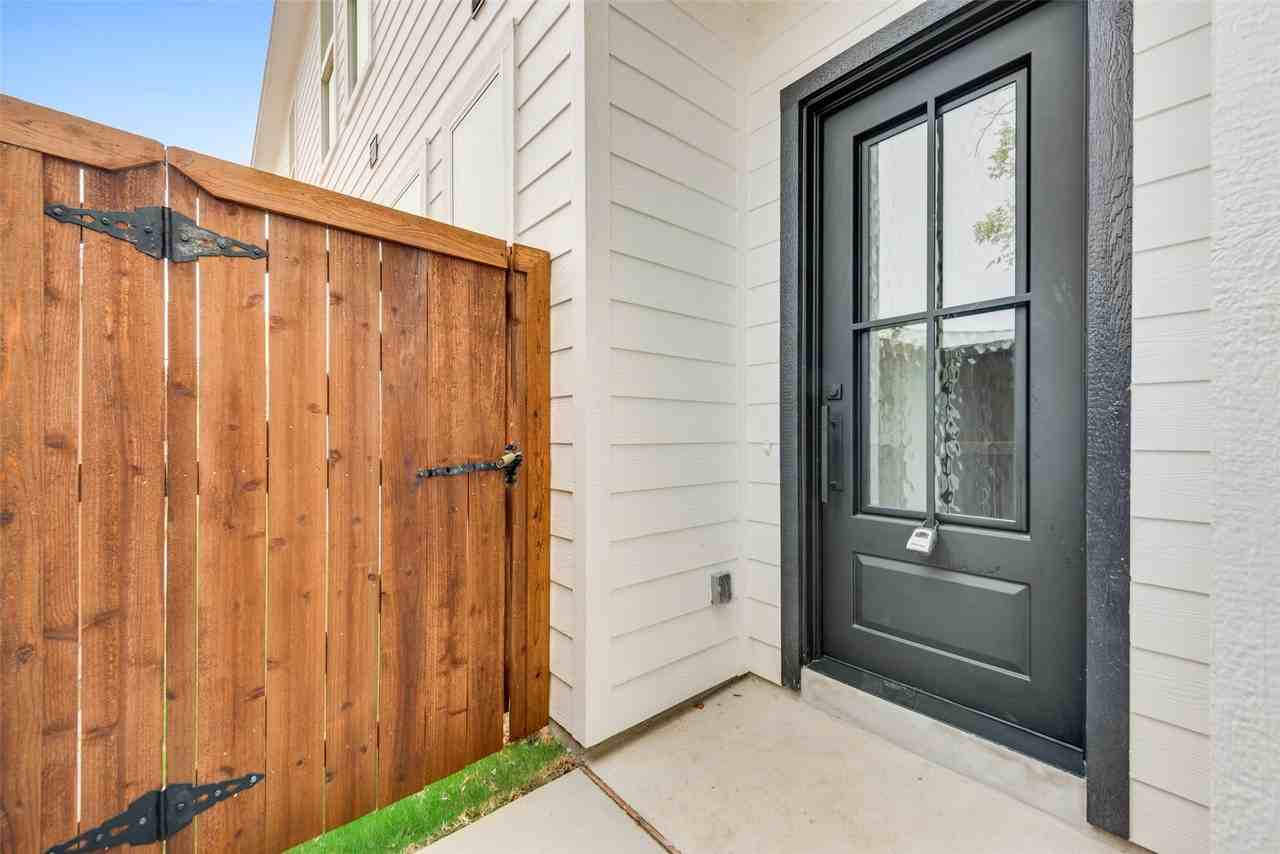 2408 Boyd St - Photo 3 of 20