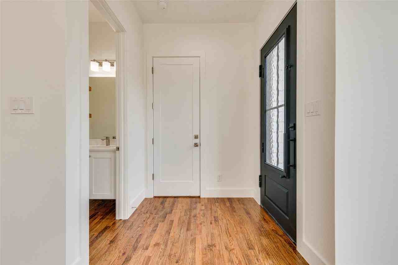 2408 Boyd St - Photo 4 of 20