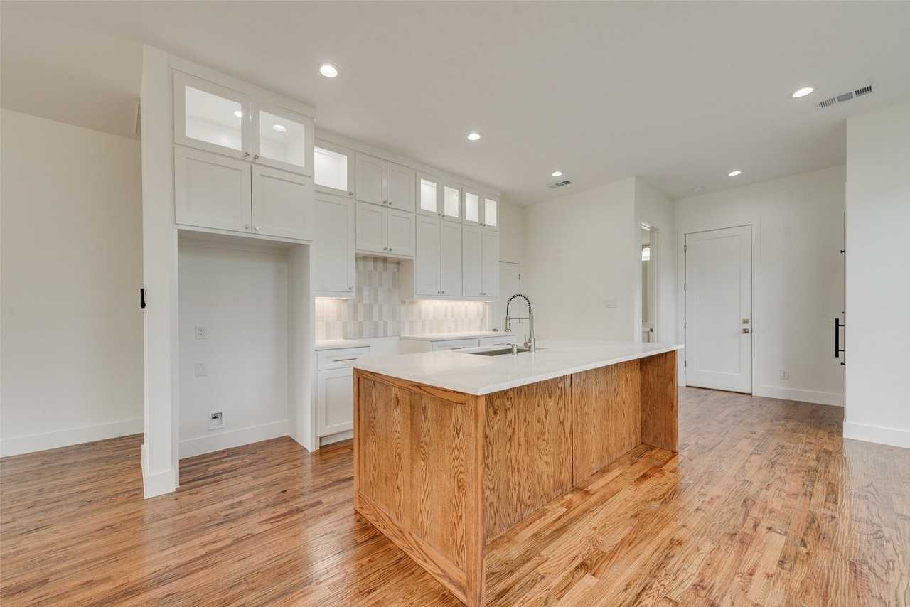 2408 Boyd St - Photo 6 of 20