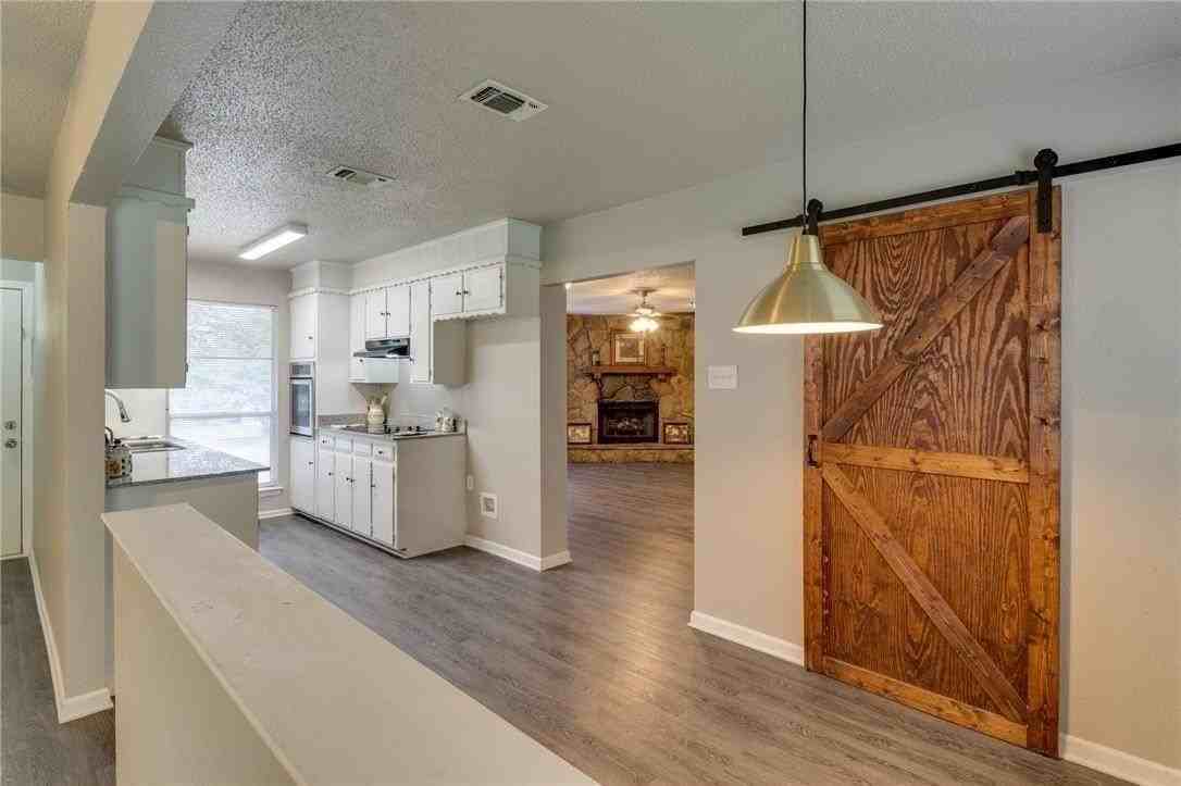 7820 Kermit Ave - Photo 6 of 28