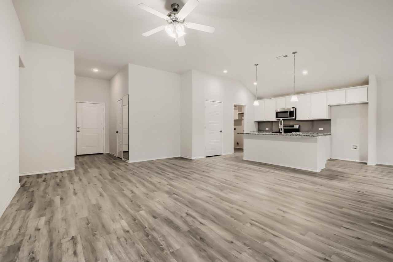 1300 Avenue C - Photo 4 of 17