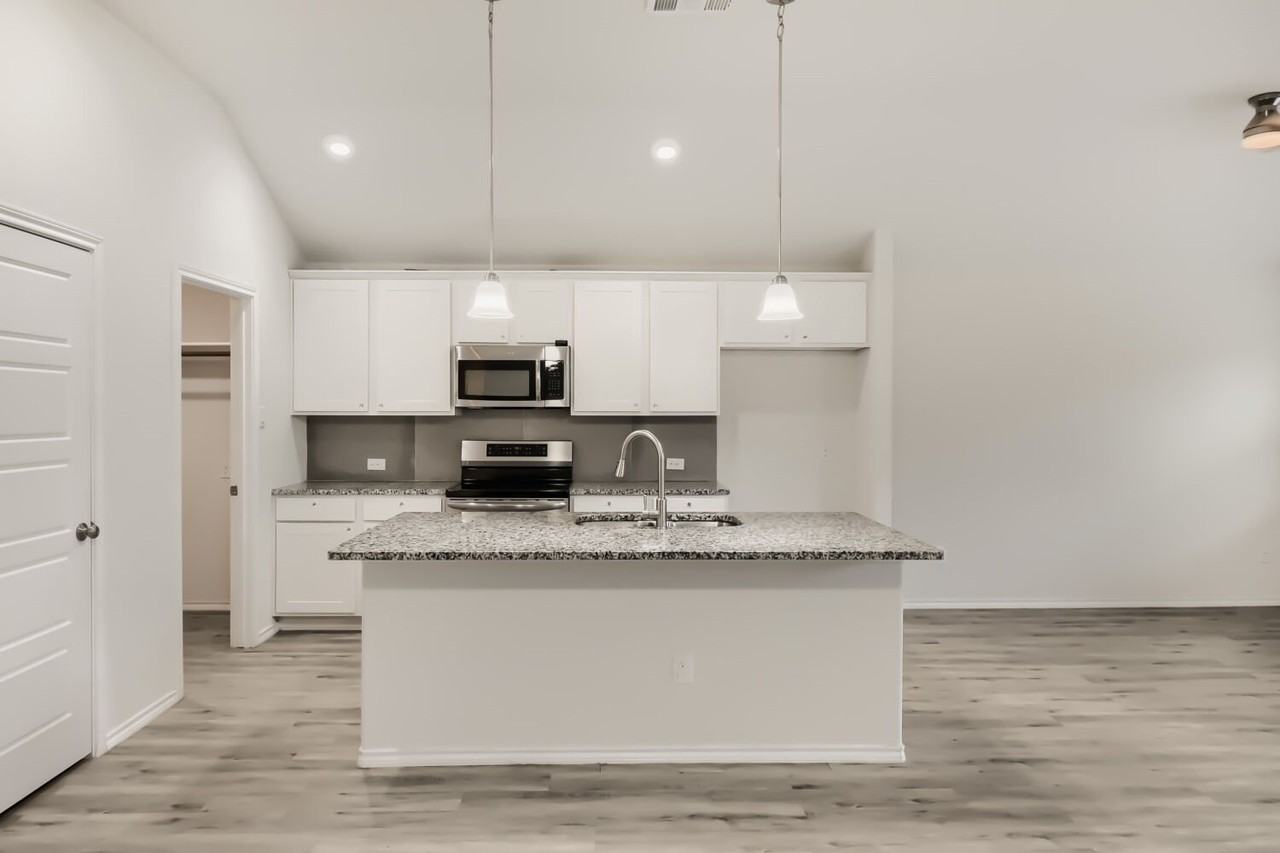 1300 Avenue C - Photo 5 of 17
