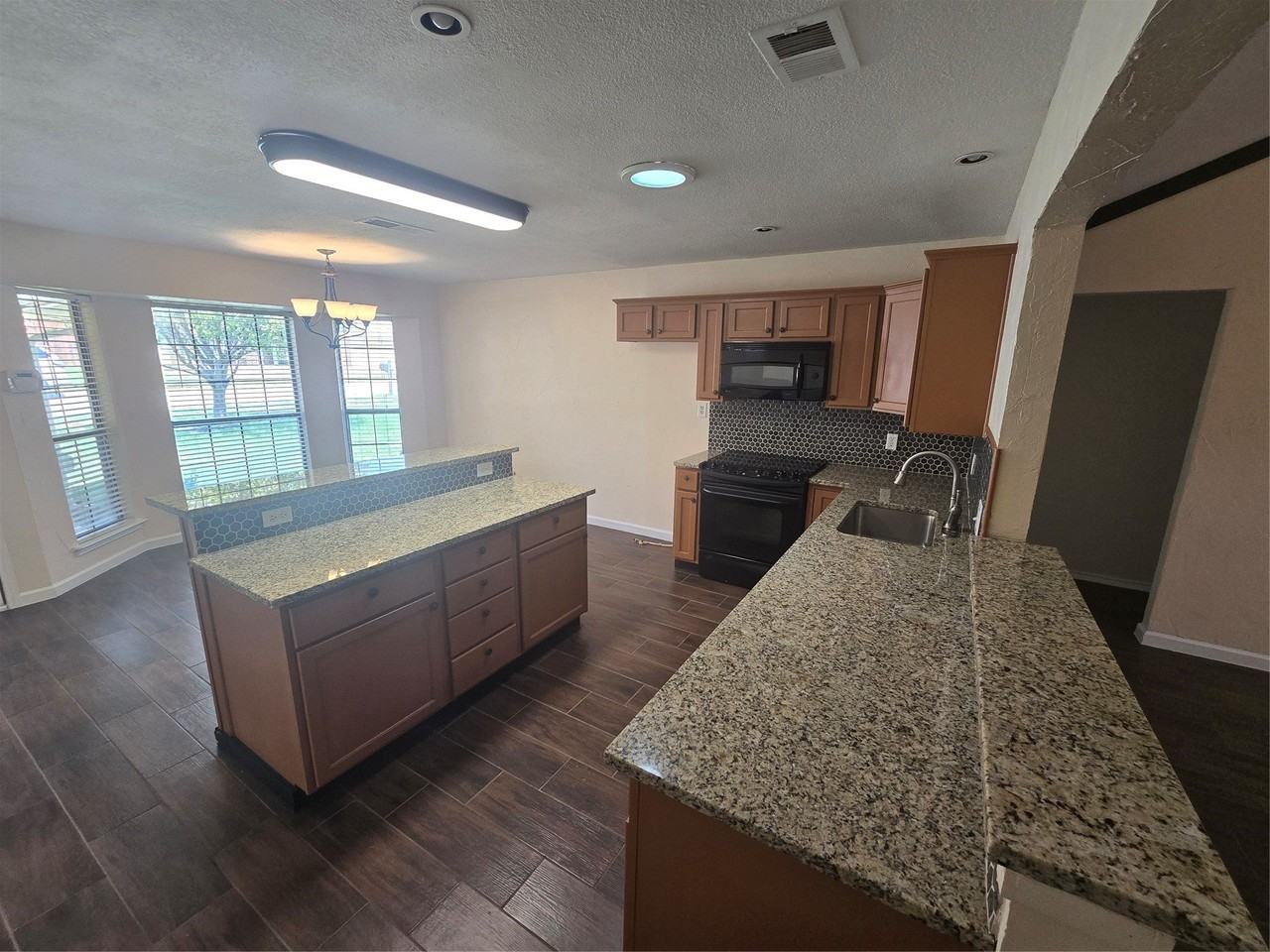 508 Tarragon Ln - Photo 3 of 23