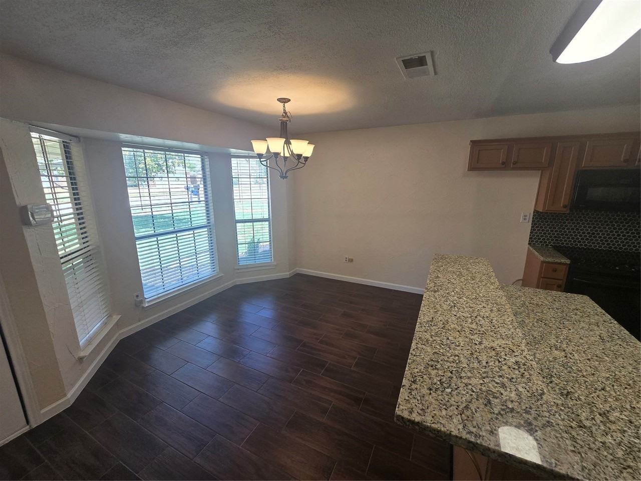 508 Tarragon Ln - Photo 4 of 23