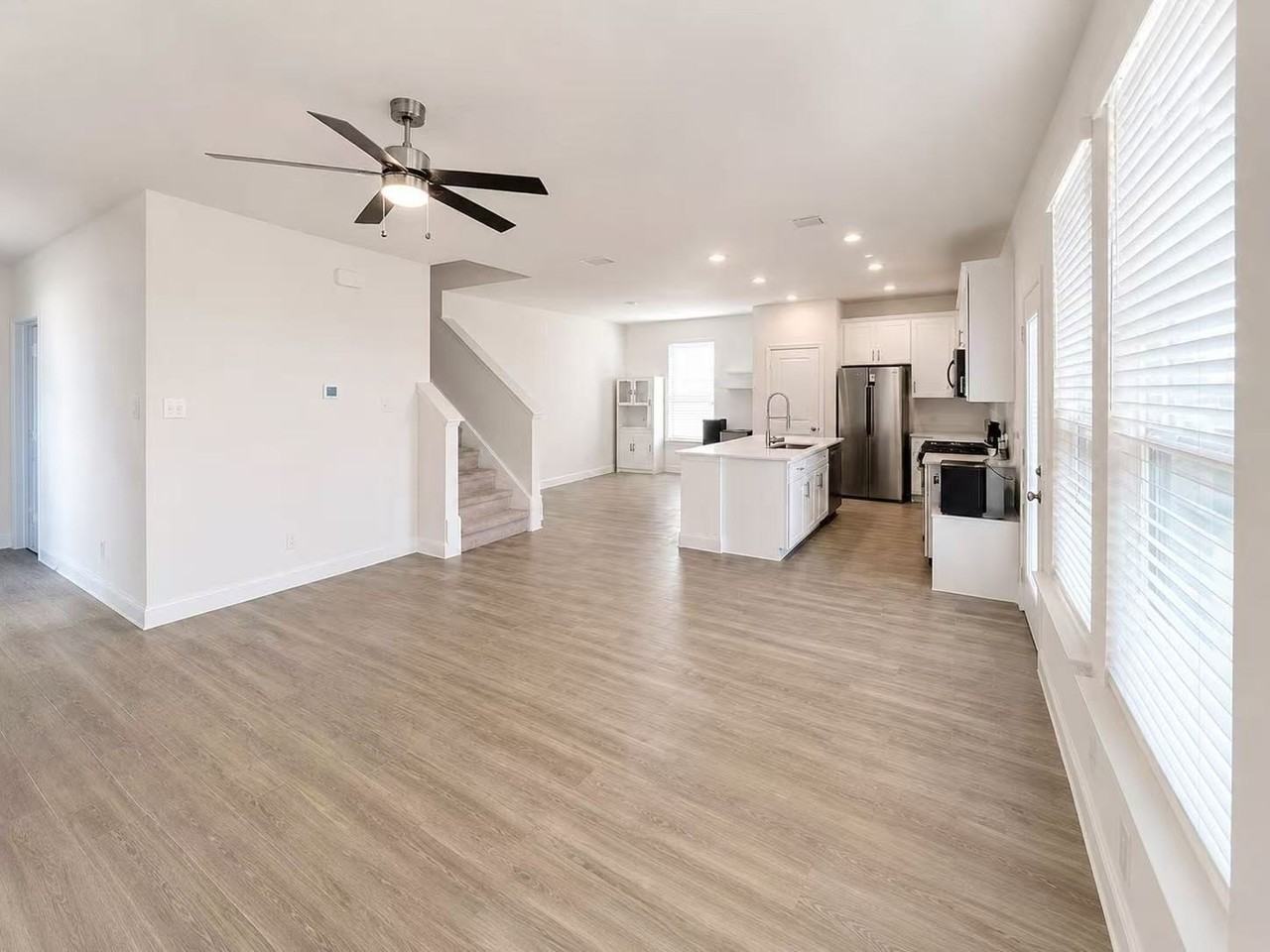 1328 Middlebrooks Dr - Photo 3 of 16