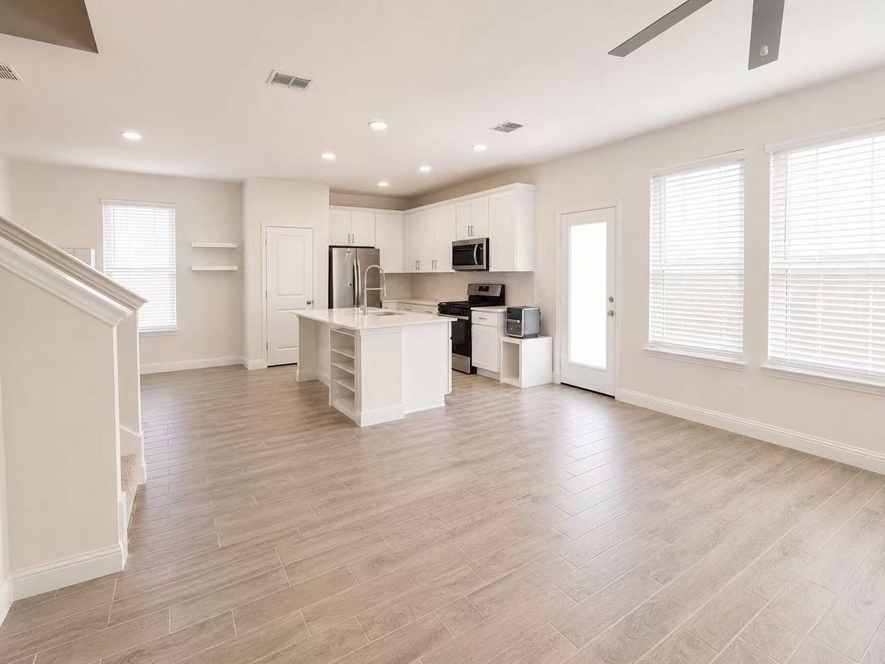 1328 Middlebrooks Dr - Photo 4 of 16