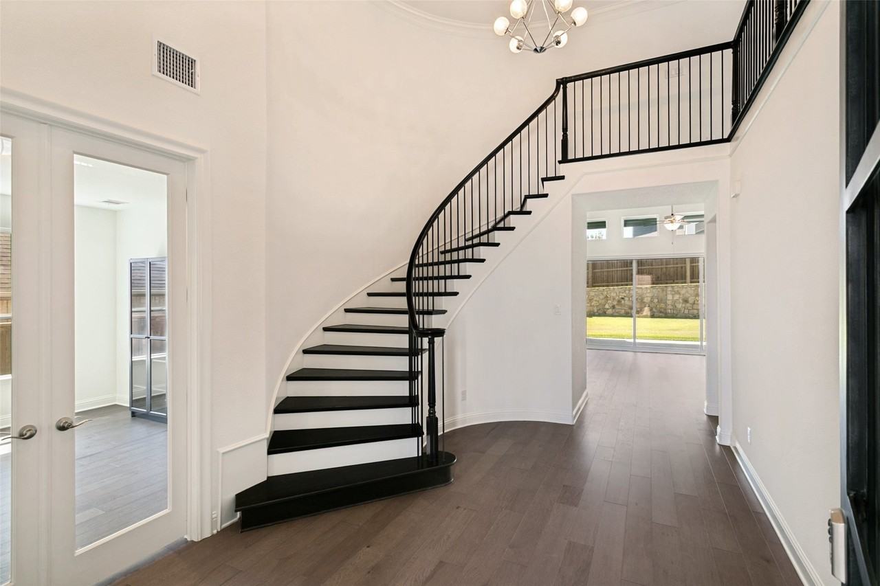 1905 Barbette St - Photo 4 of 26