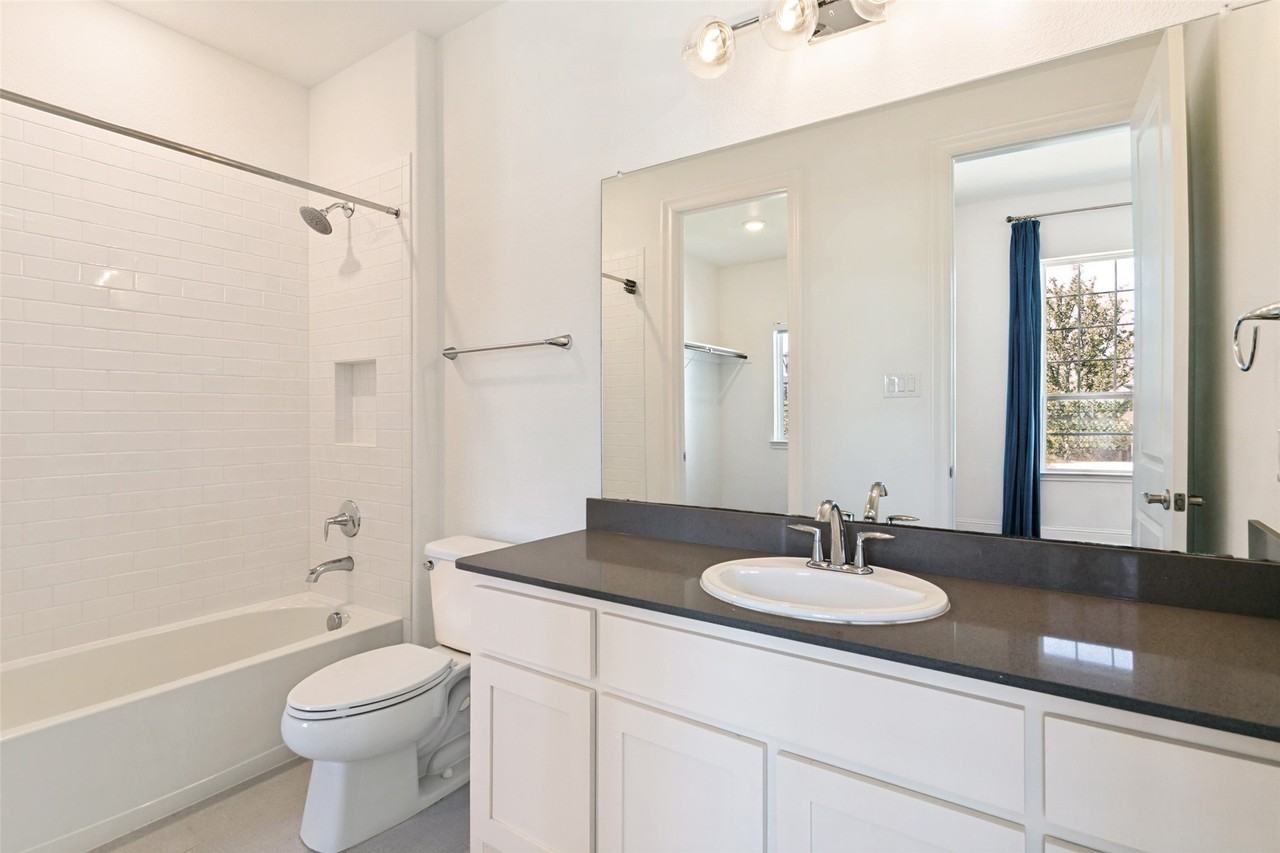 1905 Barbette St - Photo 6 of 26