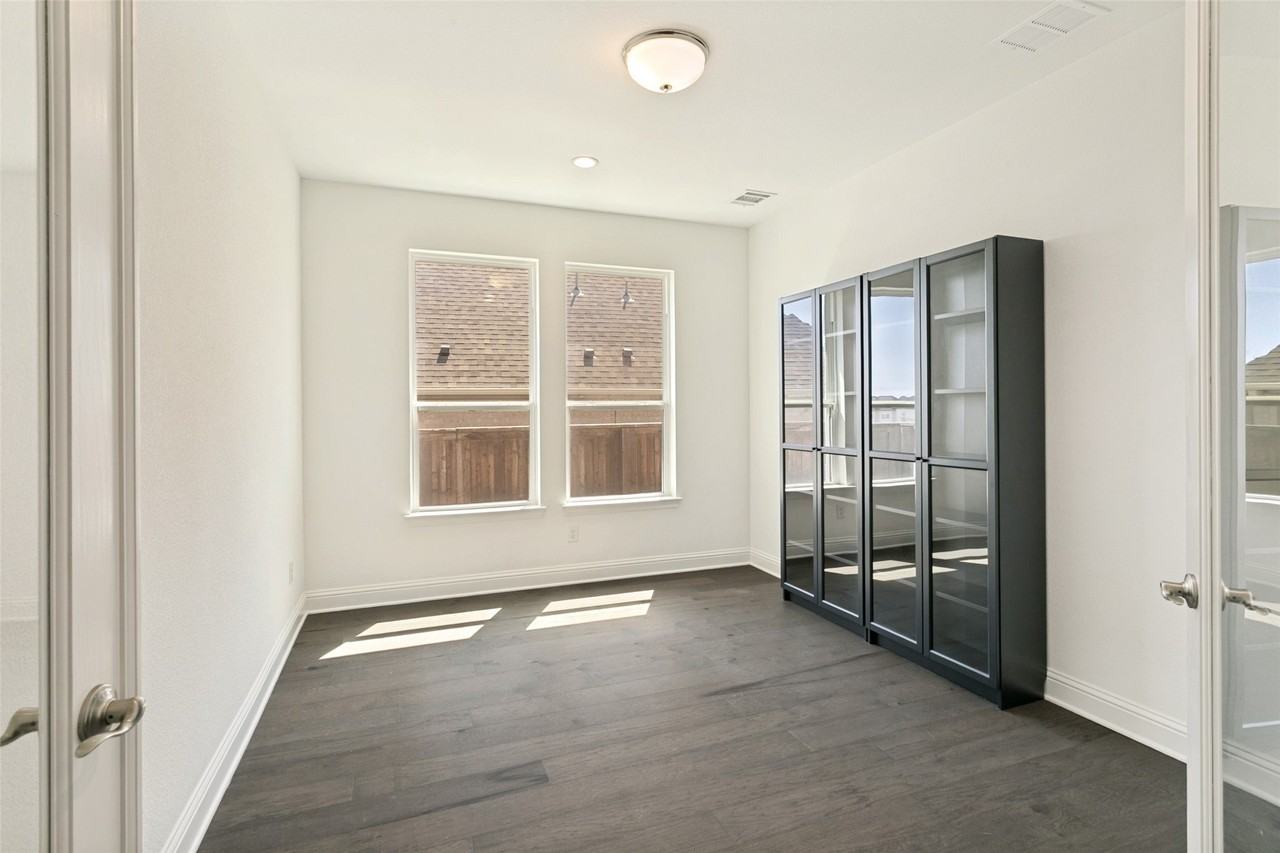 1905 Barbette St - Photo 7 of 26