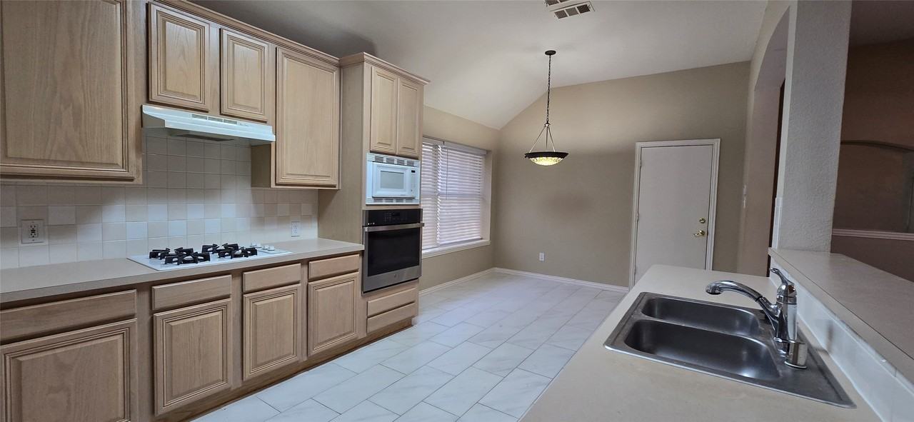 816 Westminister Ave - Photo 5 of 18