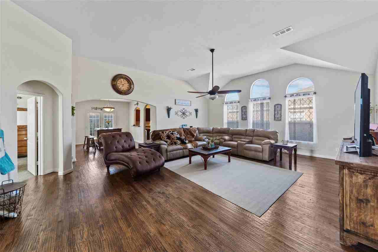 201 Mill Rd - Photo 5 of 32