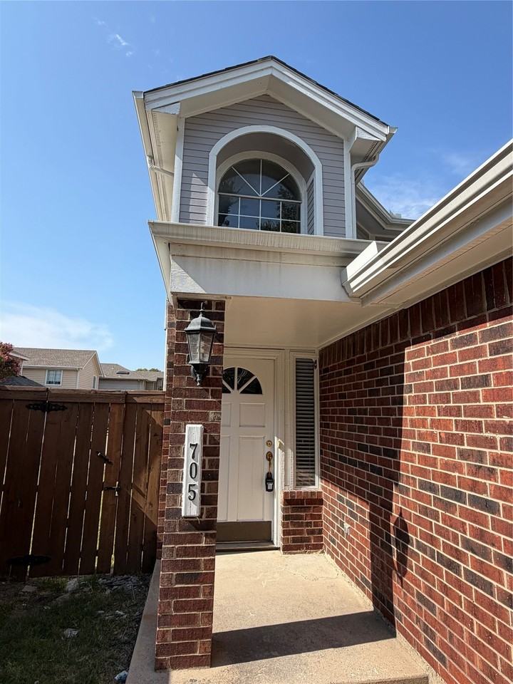 705 Cimarron Trl - Photo 2 of 23