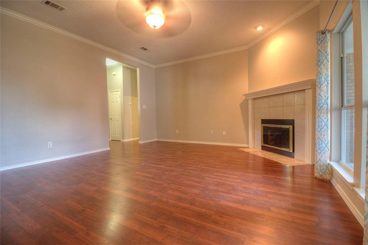 7409 Glen Dr - Photo 3 of 17