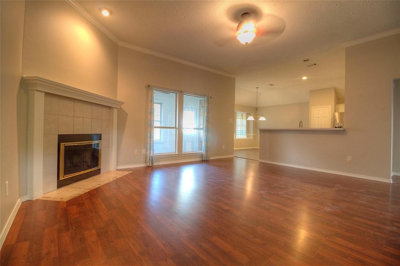 7409 Glen Dr - Photo 4 of 17