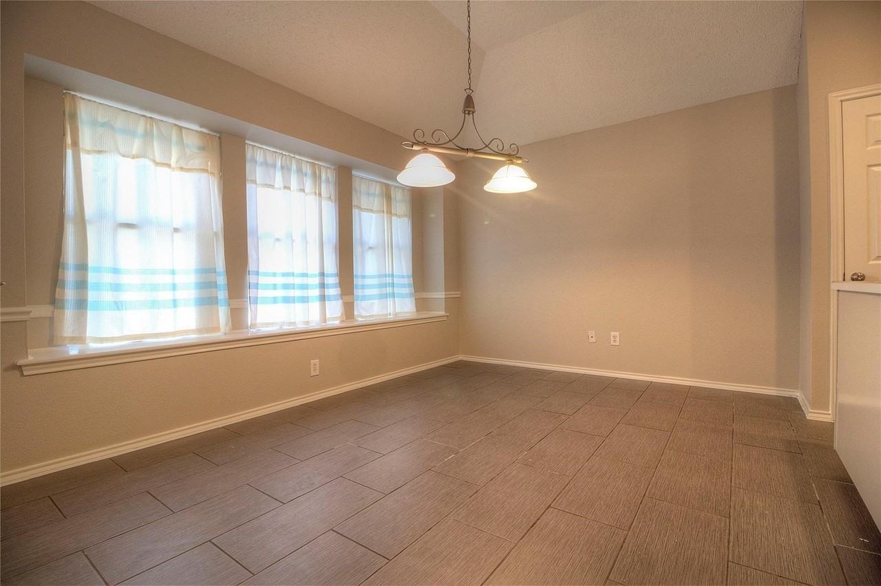 7409 Glen Dr - Photo 5 of 17