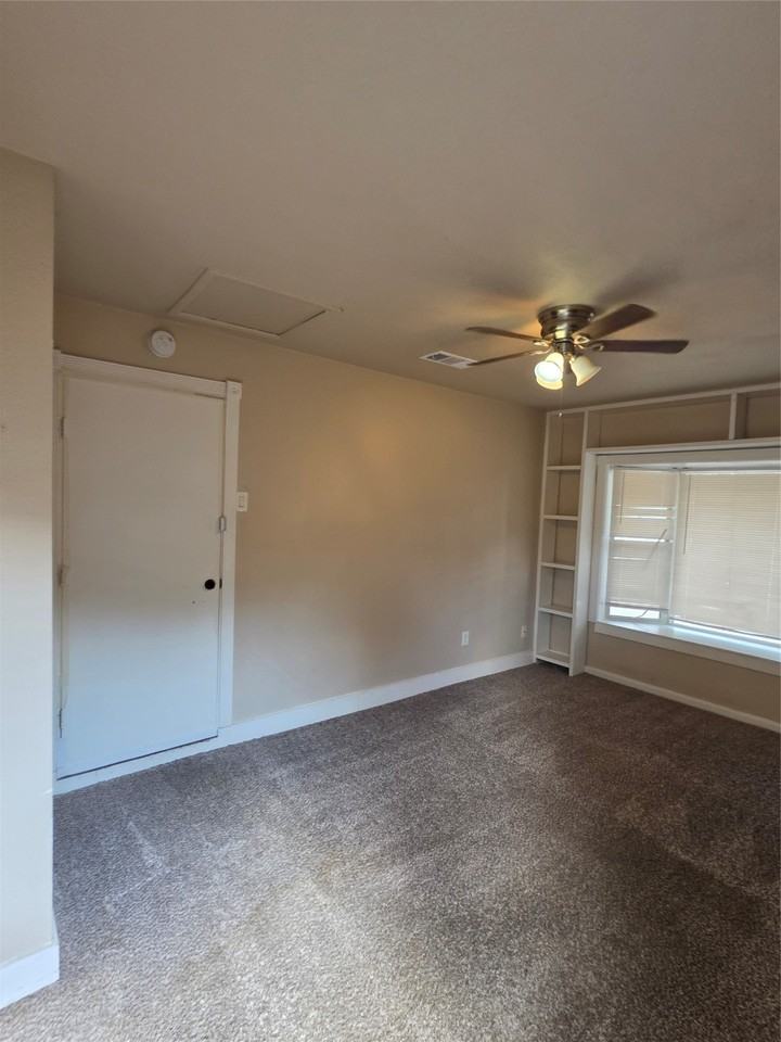 2539 Hillsboro Ave - Photo 7 of 17