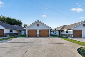 featured image of 608 E College St #610