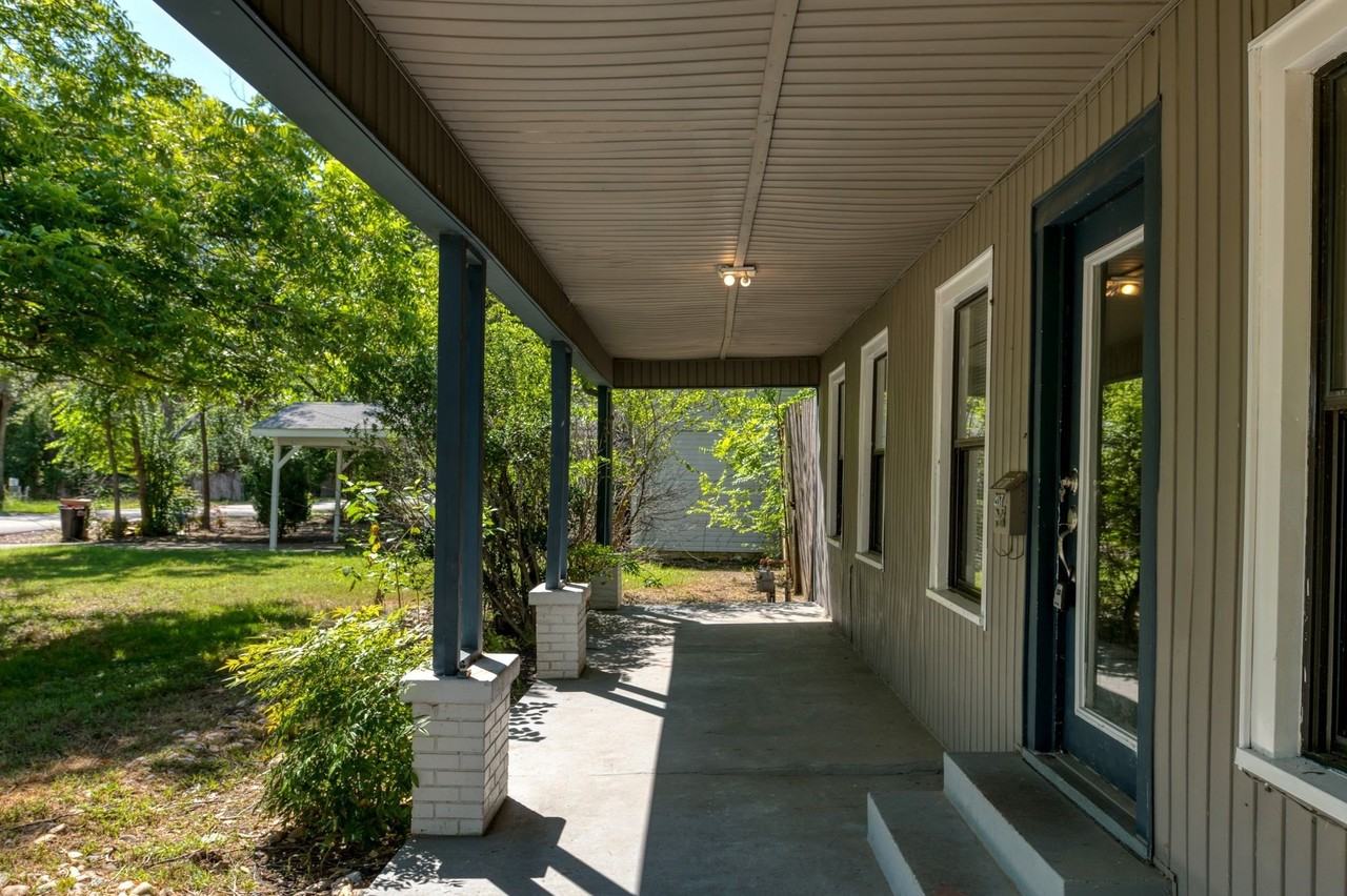 207 Hackberry St - Photo 3 of 23