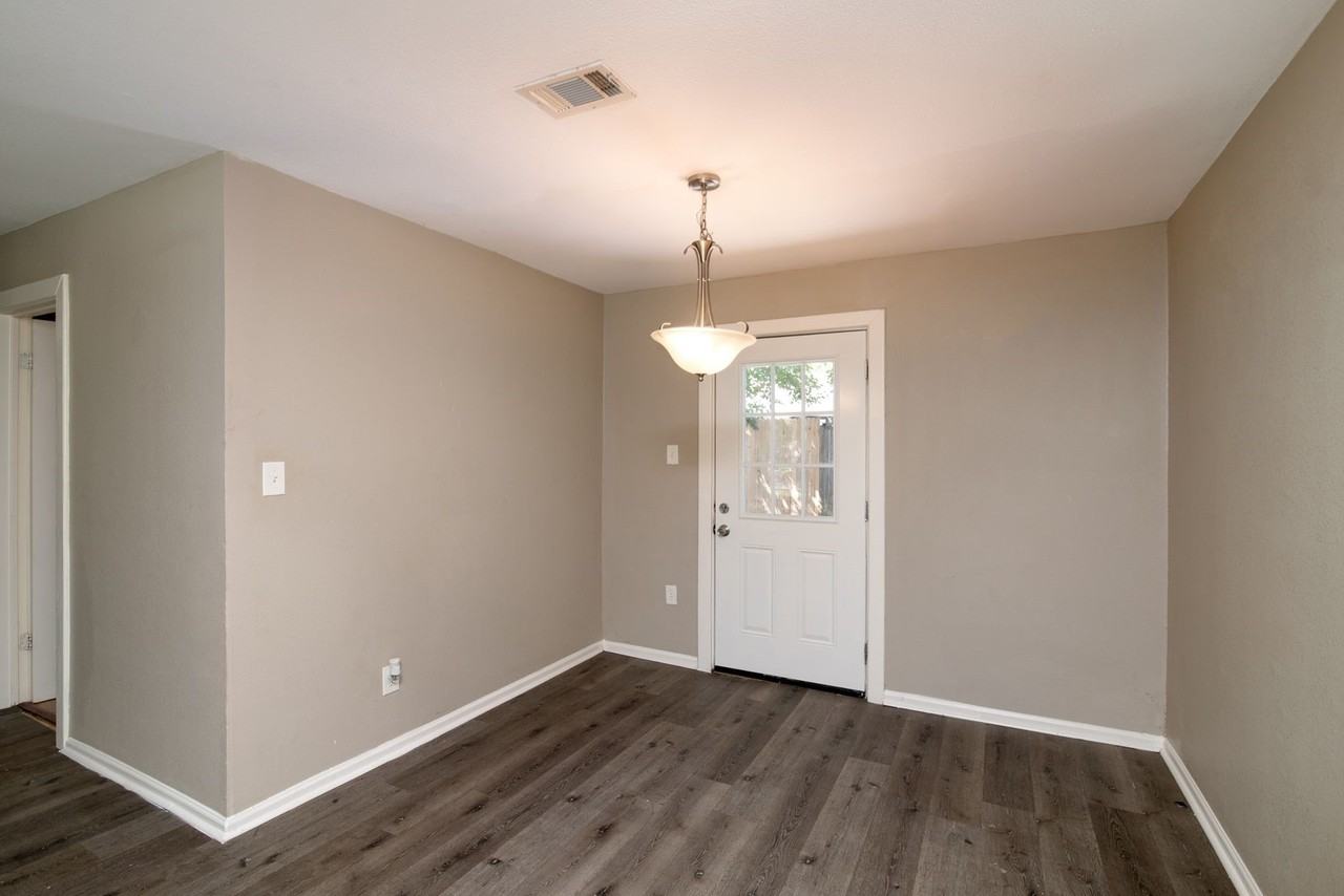 207 Hackberry St - Photo 6 of 23