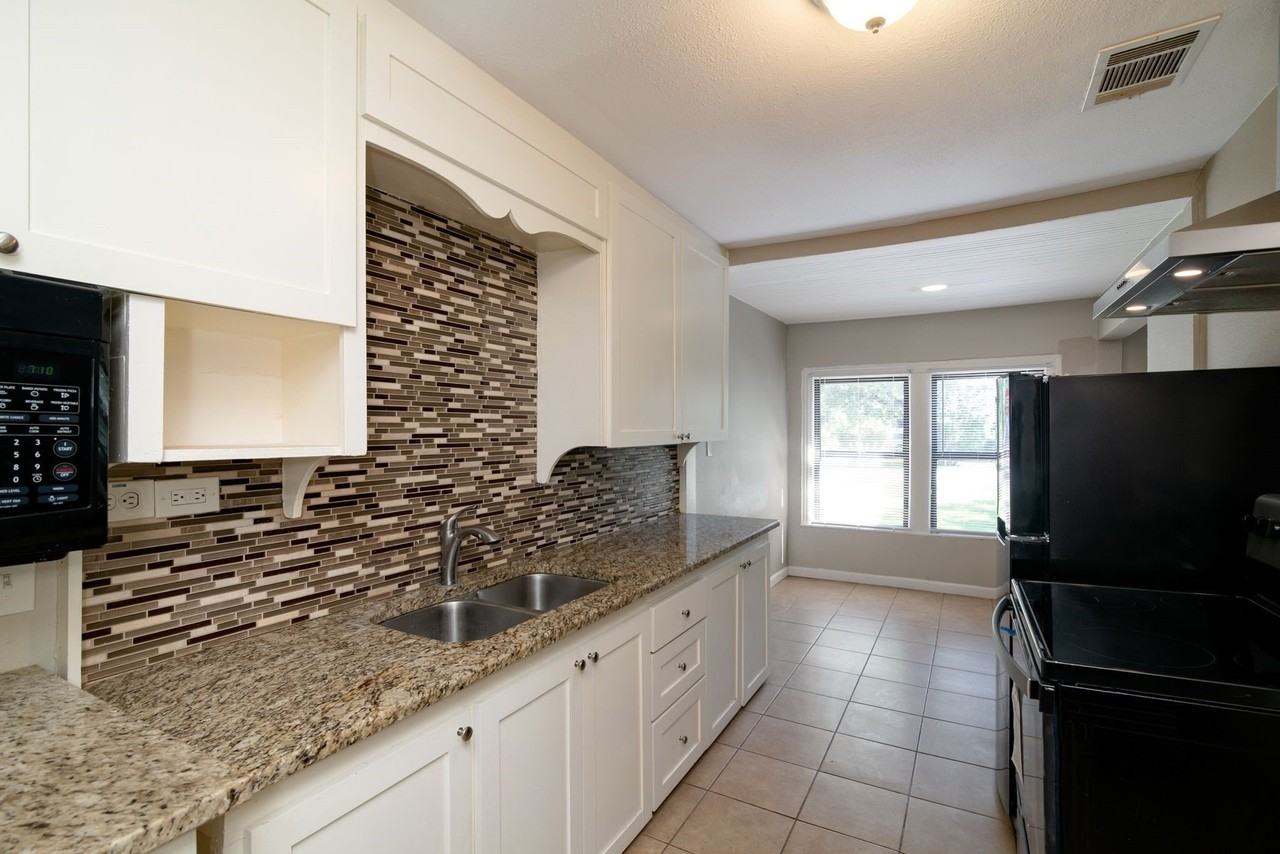 207 Hackberry St - Photo 7 of 23