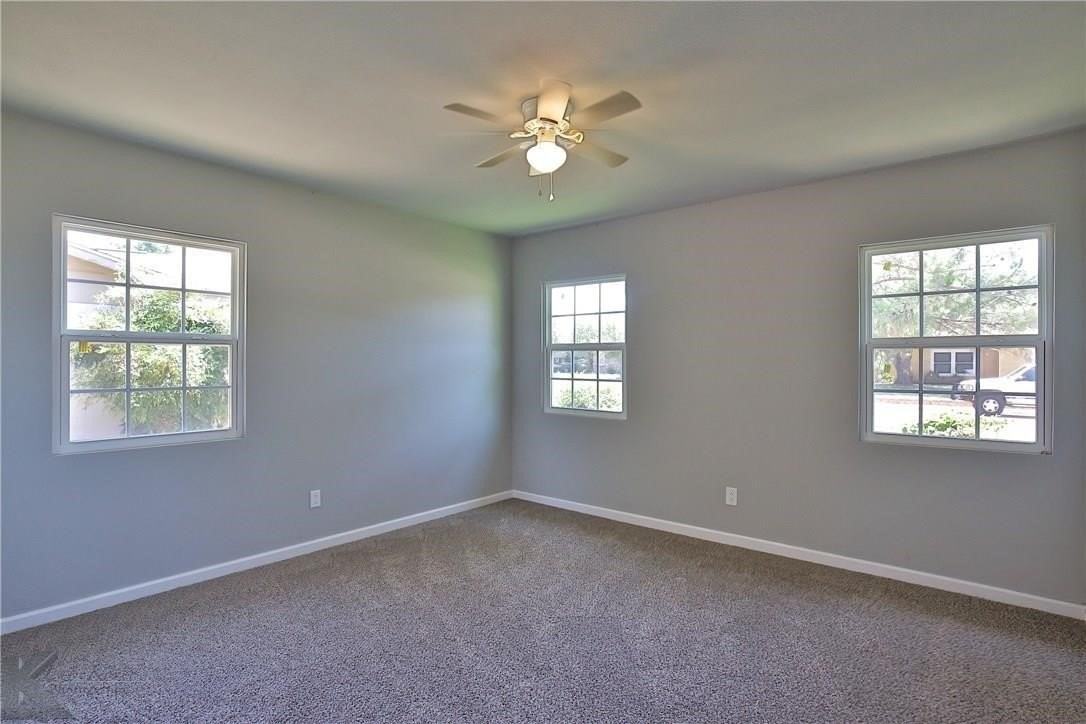 225 Lexington Ave - Photo 7 of 19