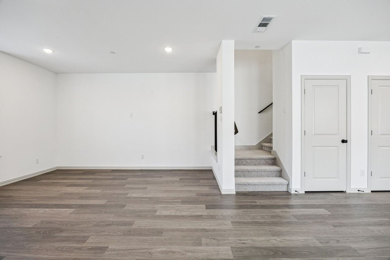 721 4th St - Photo 3 of 32