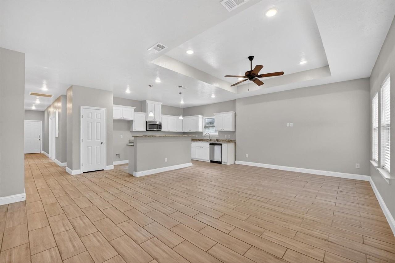 4404 Harris St - Photo 2 of 28