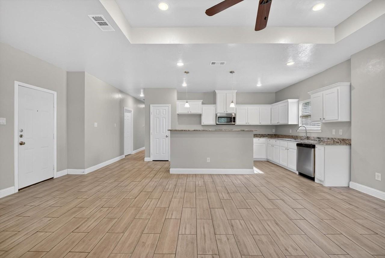 4404 Harris St - Photo 3 of 28