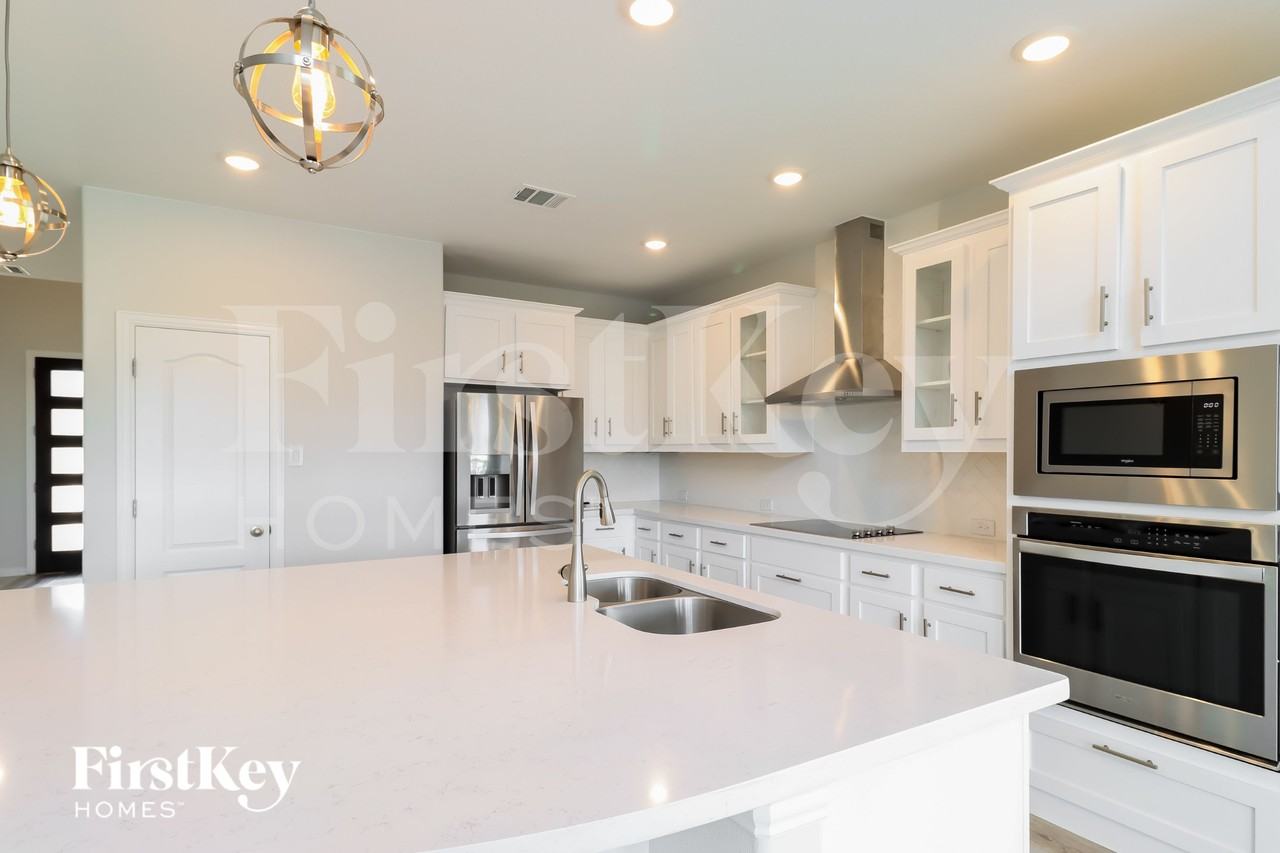 548 Pheasant Hill Ln - Photo 5 of 16