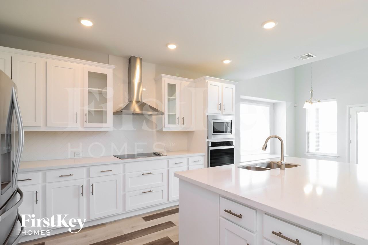 548 Pheasant Hill Ln - Photo 6 of 16