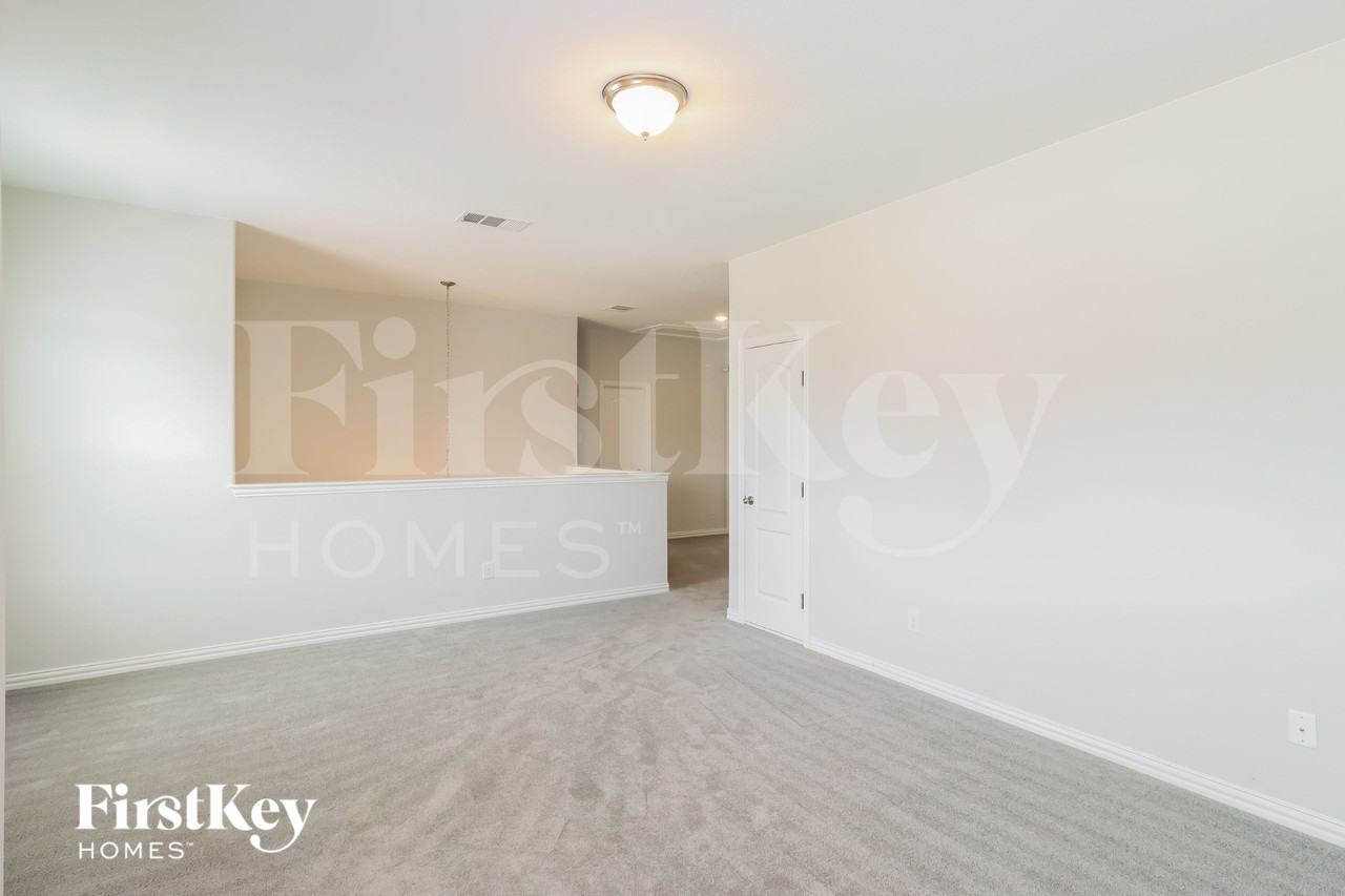 548 Pheasant Hill Ln - Photo 7 of 16