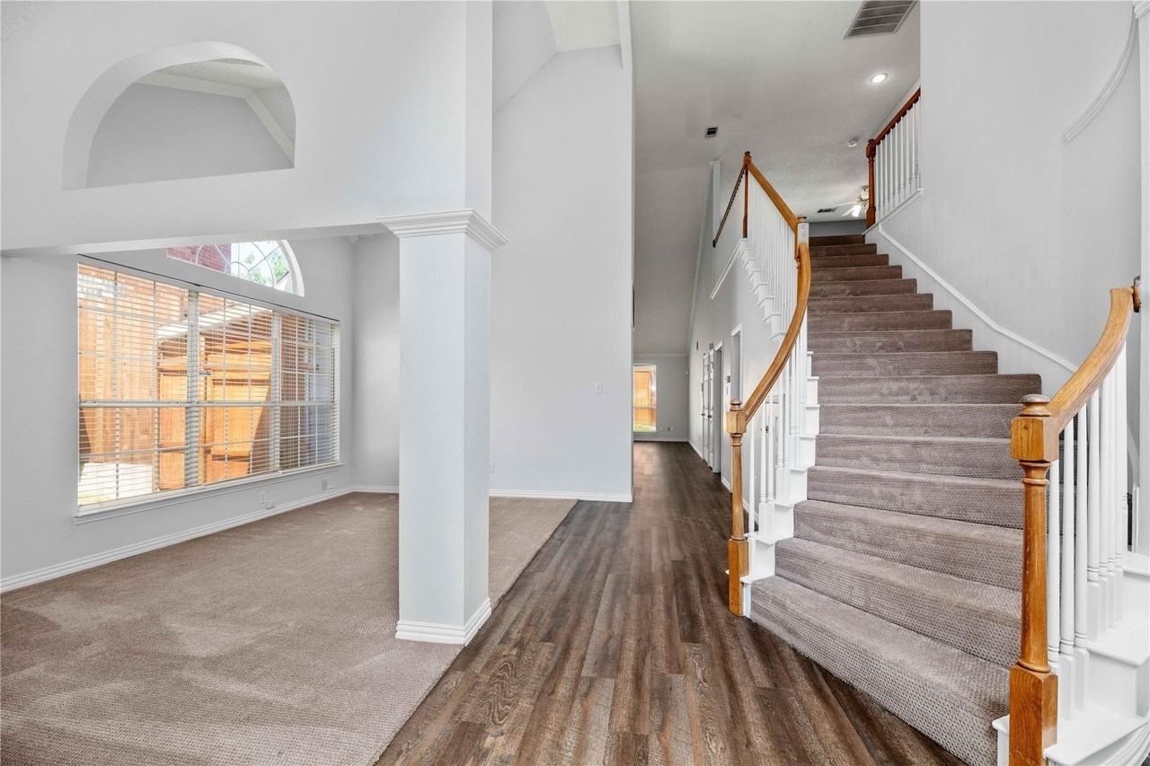 2324 Dyers Oak Dr - Photo 3 of 30