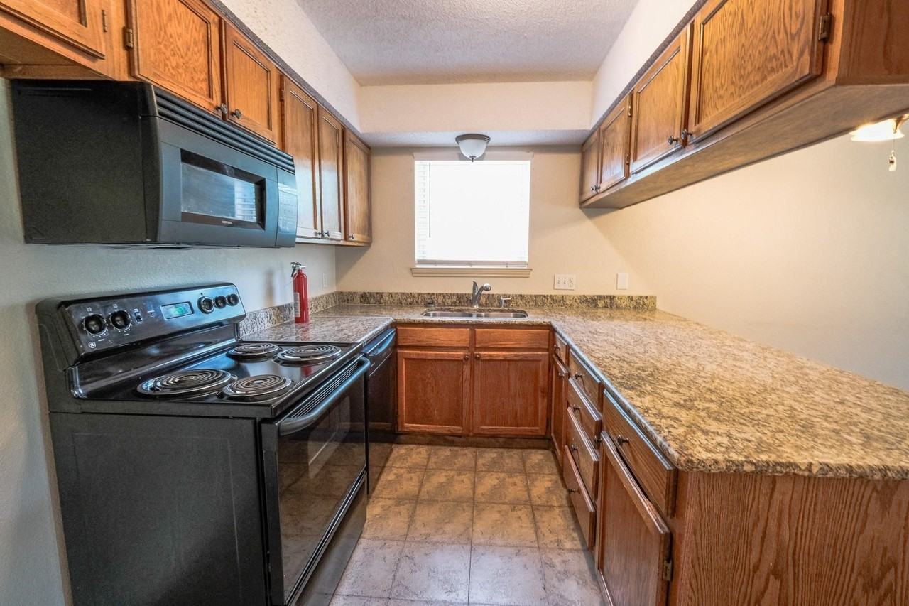 1909 Sutter St #1911 - Photo 4 of 15
