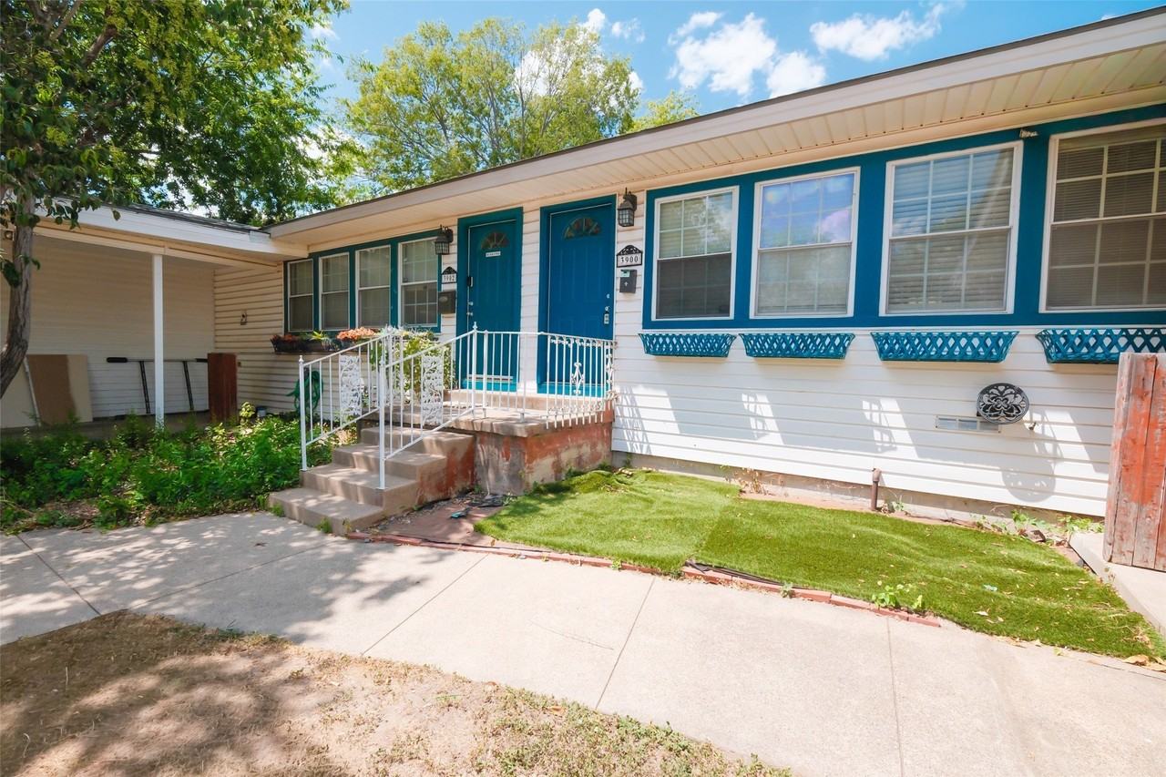3900 Dexter Ave - Photo 2 of 22