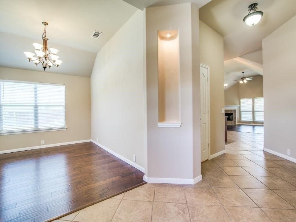 1410 Cedar Ridge Dr - Photo 4 of 24