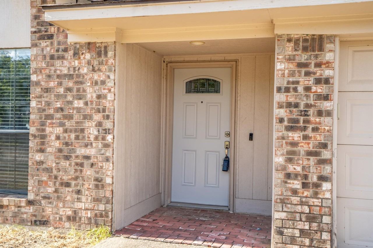 2717 W Oakdale Rd - Photo 4 of 29