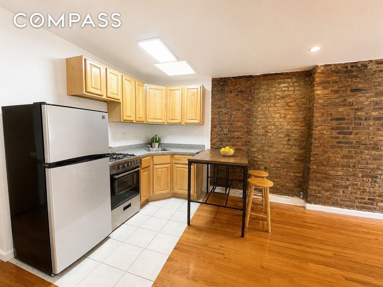 320 14th St #2 - Photo 5 of 14