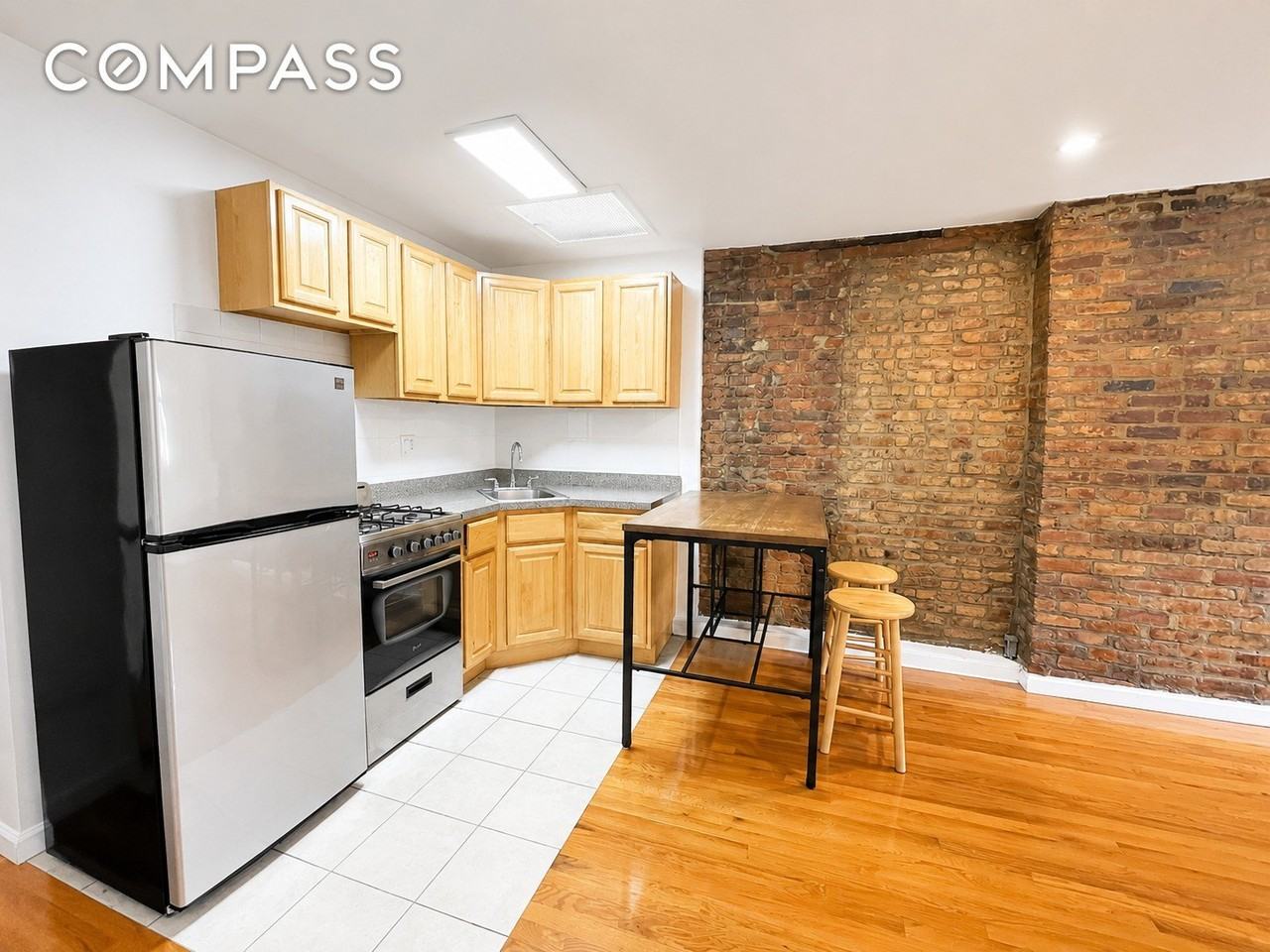 320 14th St #2 - Photo 6 of 14