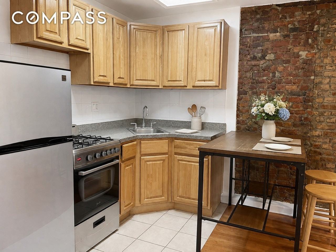 320 14th St #2 - Photo 7 of 14